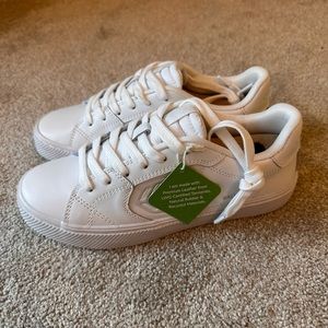 NWT- Cariuma SALVAS White Leather Sneakers
